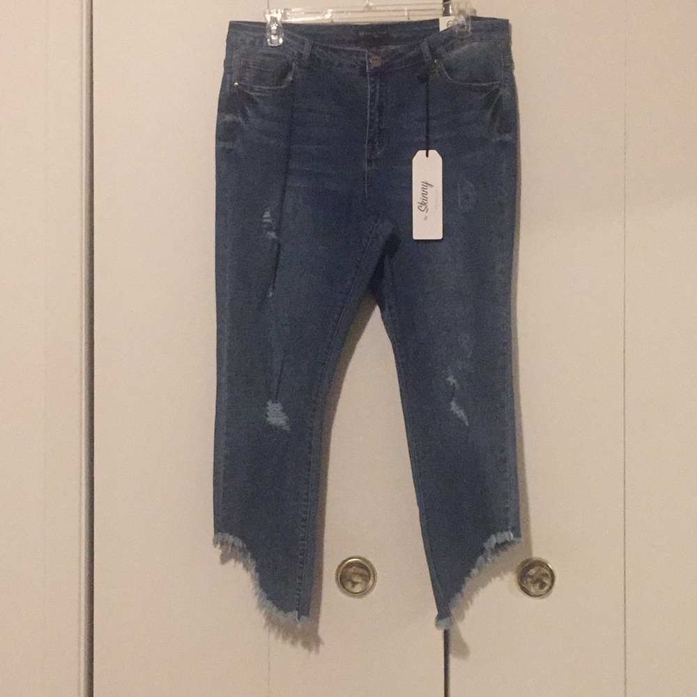 Destructed Fray Hem Skinny Jeans